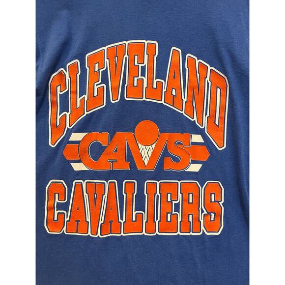Vintage 90s Cleavland Cavaliers graphic tee - Picture 3 of 3